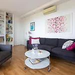Sunspot - Beautiful View With Big Garden, Free Parking, Apartament