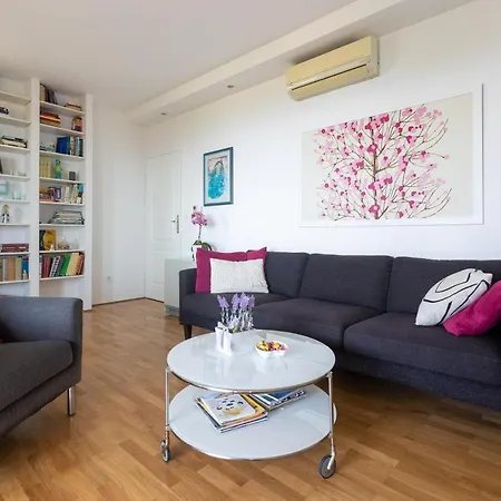 Sunspot - Beautiful View With Big Garden, Free Parking, Apartment