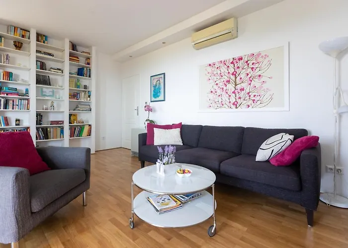 Sunspot - Beautiful View With Big Garden, Free Parking, 公寓