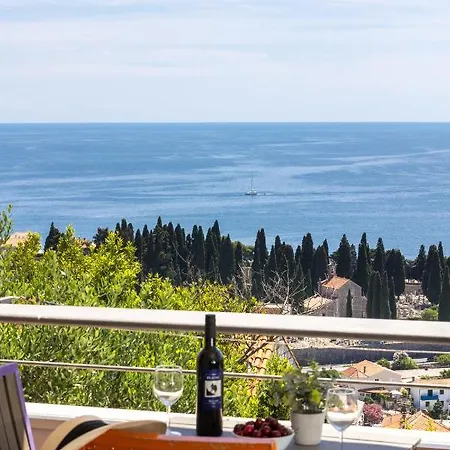 Sunspot - Beautiful View With Big Garden, Free Parking, Дубровник